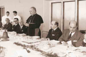 1964-65: Il Vescovo Mons. Agostino D’Arco in visita al Club