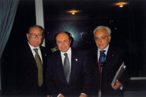 1998-99: Il Presidente Ugo Criscuolo con Antonio Carosella ed il prof. Antonio Garzya