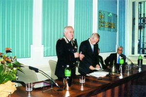 2002-03: Il premio Stabiesi Illustri al Capo di Stato Maggiore dell’Arma dei Carabinieri, dott. Giorgio Piccirillo